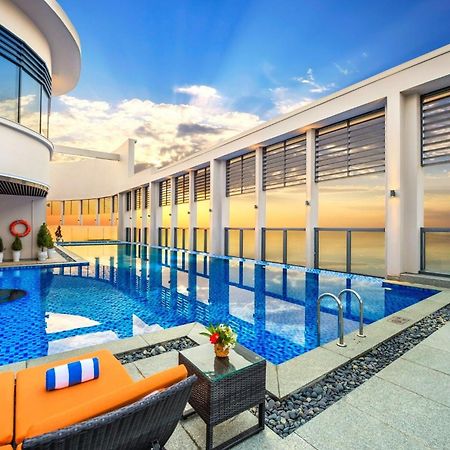 Luxury Apartment - Rooftop Swimming Pool - Beach Front - Hinata Apartment Da Nang Exterior photo