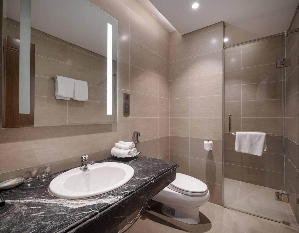 Luxury Apartment - Rooftop Swimming Pool - Beach Front - Hinata Apartment Da Nang Exterior photo