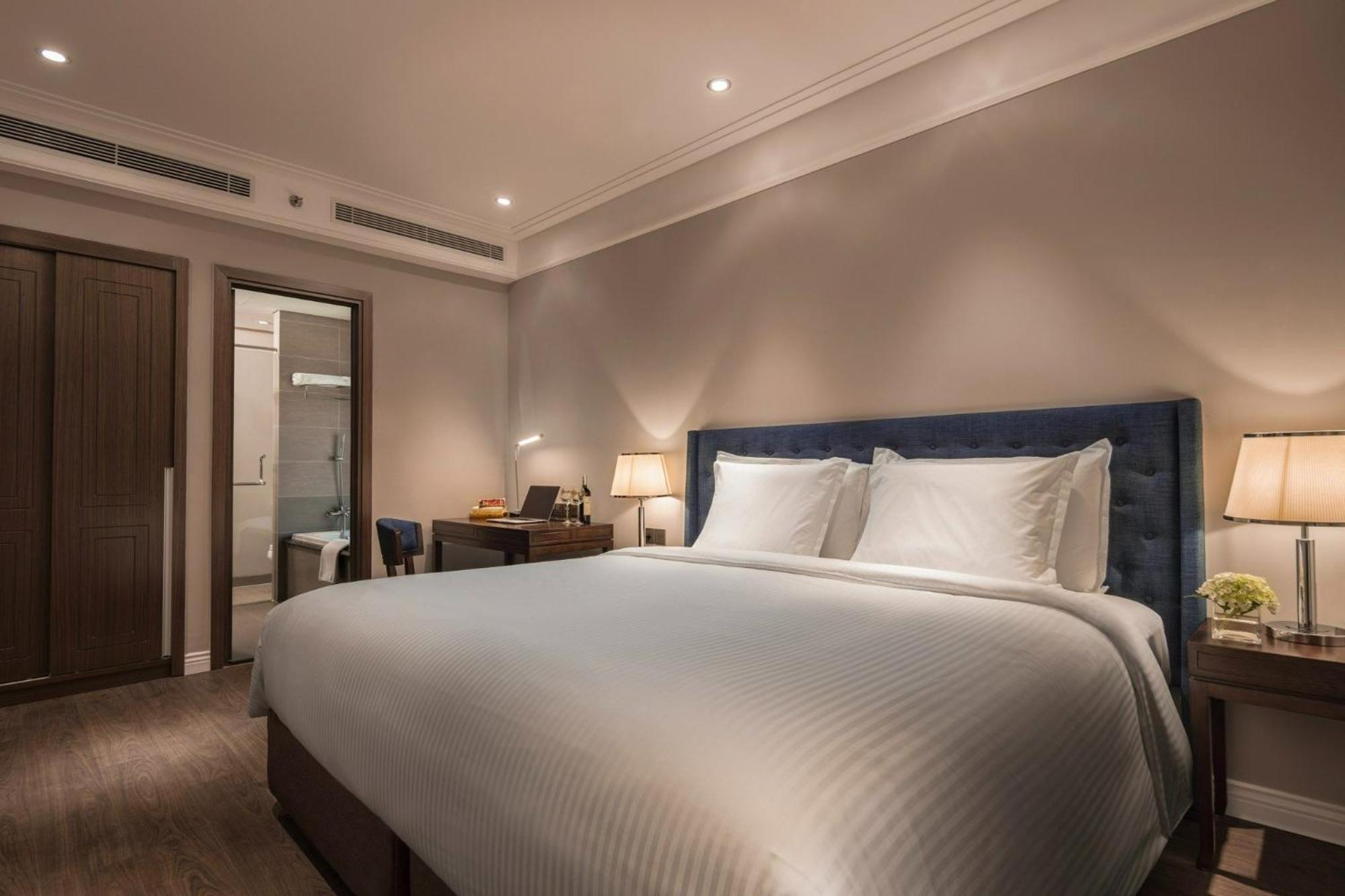Luxury Apartment - Rooftop Swimming Pool - Beach Front - Hinata Apartment Da Nang Exterior photo