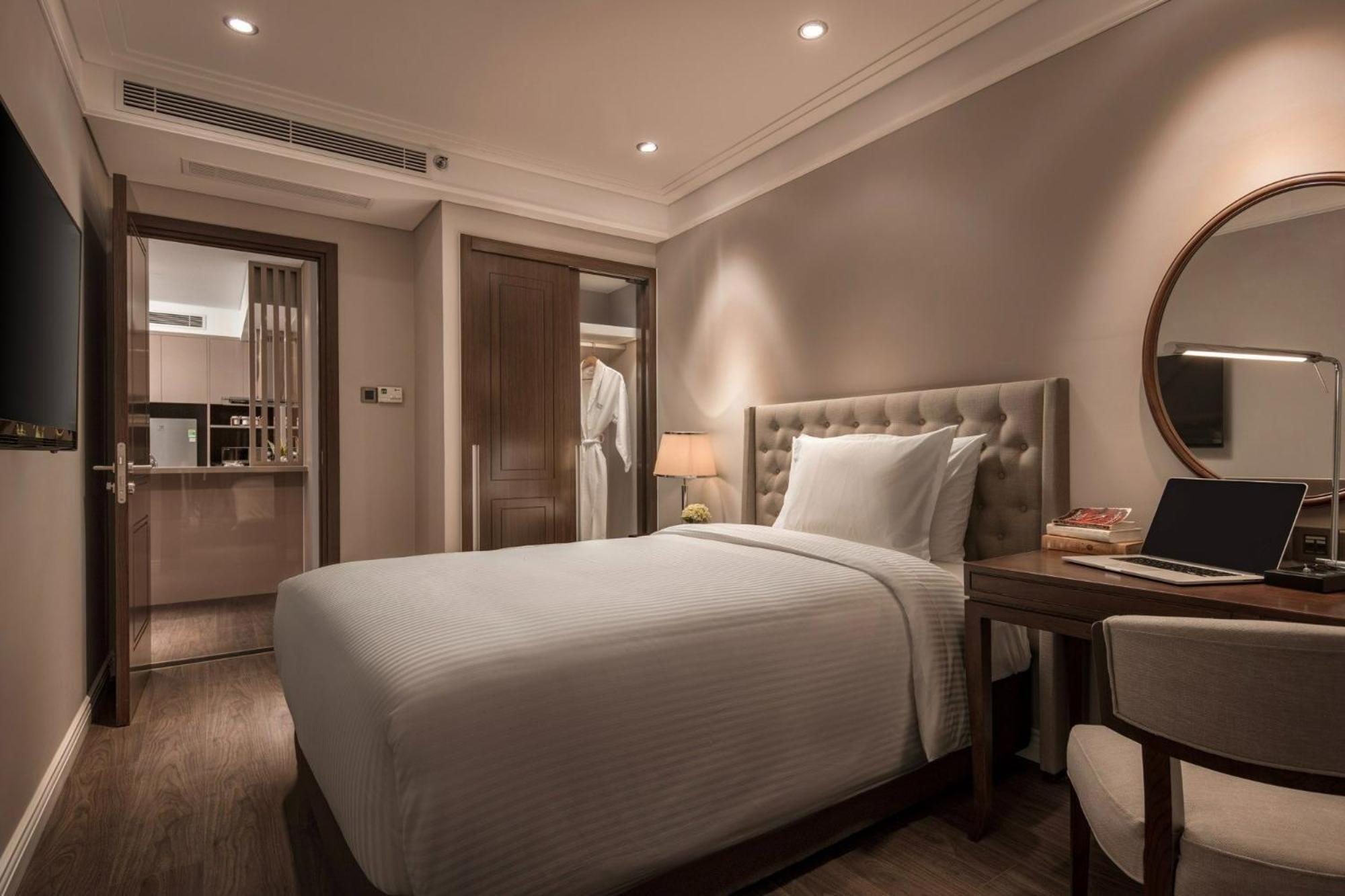 Luxury Apartment - Rooftop Swimming Pool - Beach Front - Hinata Apartment Da Nang Exterior photo