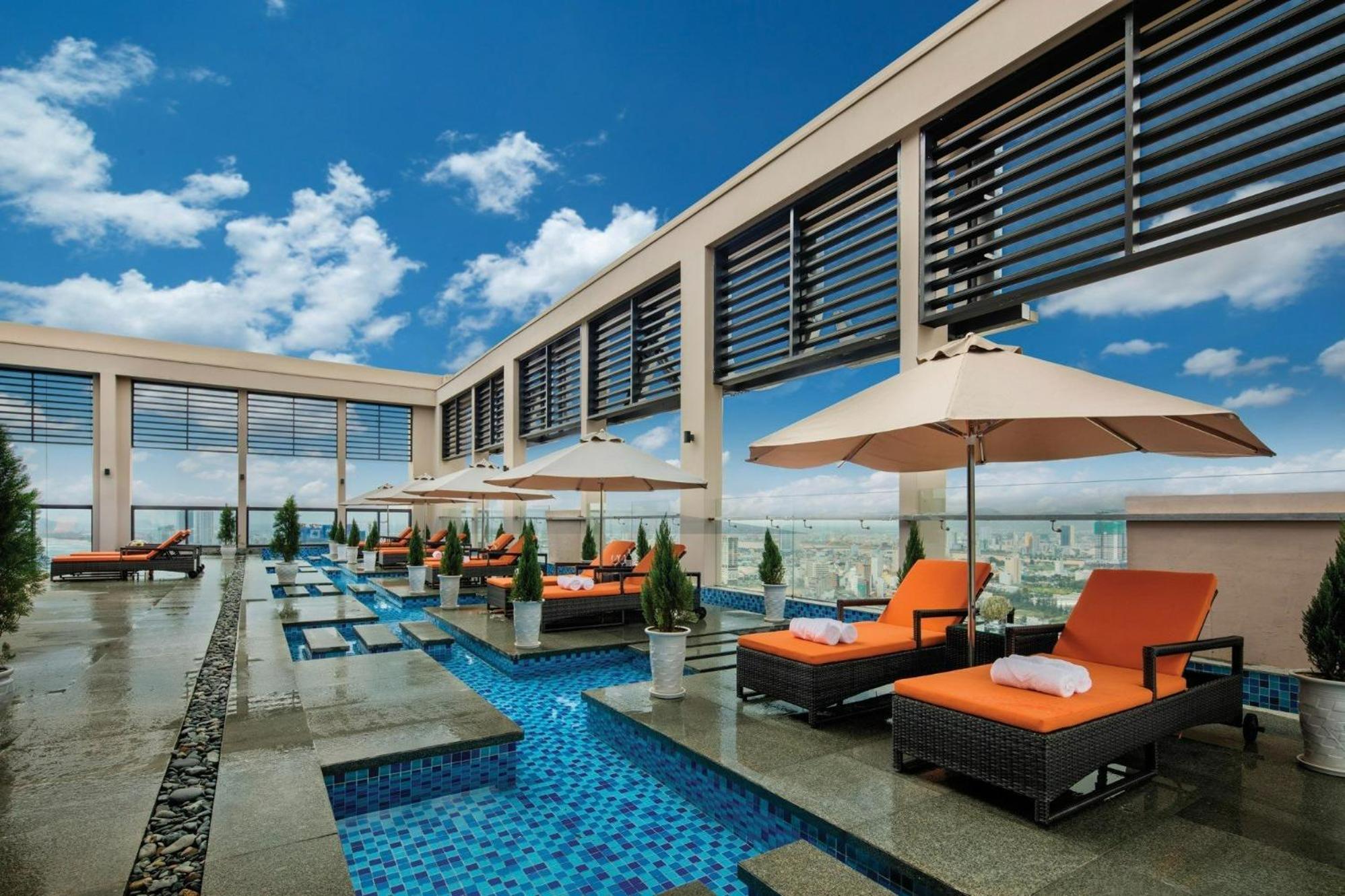 Luxury Apartment - Rooftop Swimming Pool - Beach Front - Hinata Apartment Da Nang Exterior photo